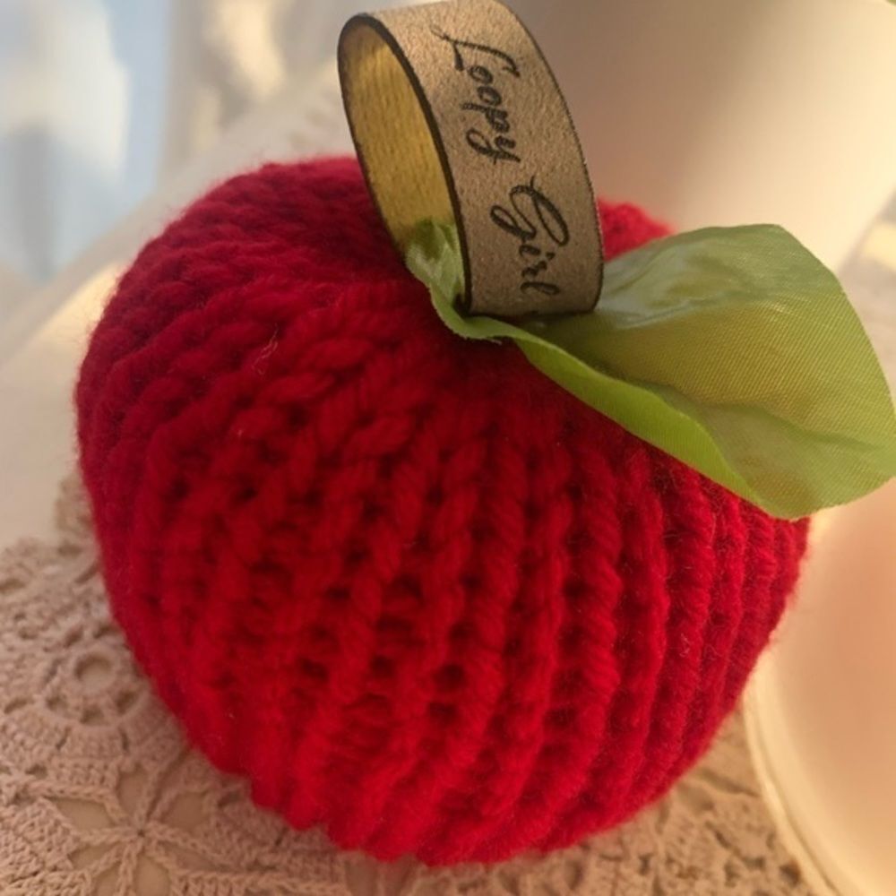 Hand knit apple - Picture 2 of 5